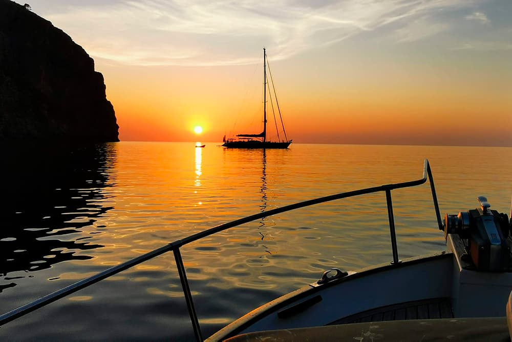 sunset private boat tour alcudia